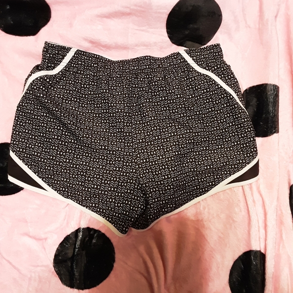 Xersion shorts med with lined underwear inside - Picture 2 of 2